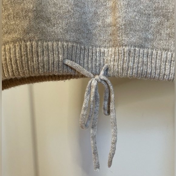 Dynamite Sweater - Picture 3 of 4